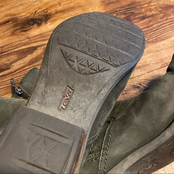 Teva Foxy Mid-calf Grey Boot, size 8.5 - Picture 6 of 7